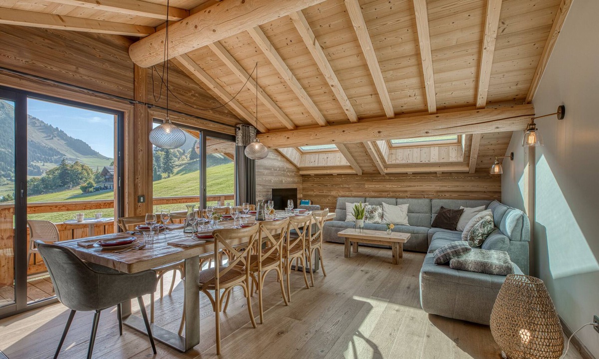 La Clusaz Apartment | Apartment "Borderan" with Mountain Views, Jacuzzi, Balcony and Wi-Fi