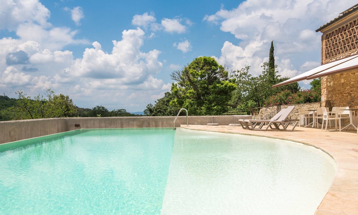 Simignano Apartment | Apartment 'Brotes Castagno' with Shared Pool, Wi-Fi and Air Conditioning