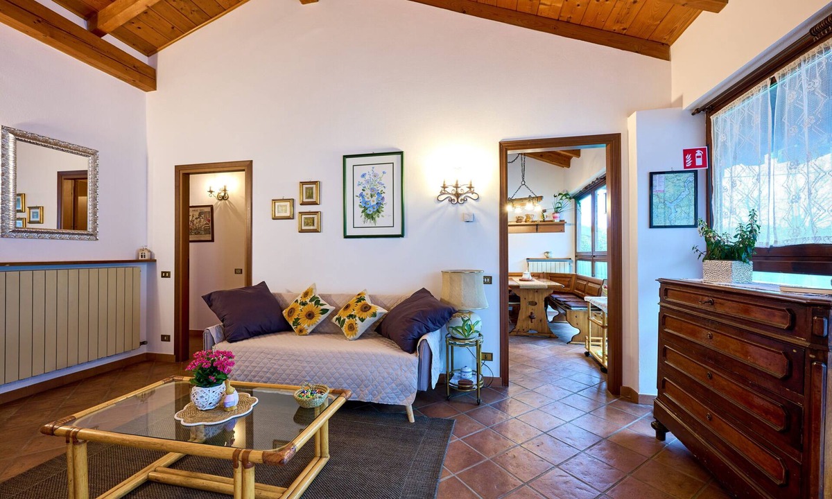 Monvalle Apartment | Apartment 'Bruna - 100m Dal Lago Maggiore' with Wi-Fi