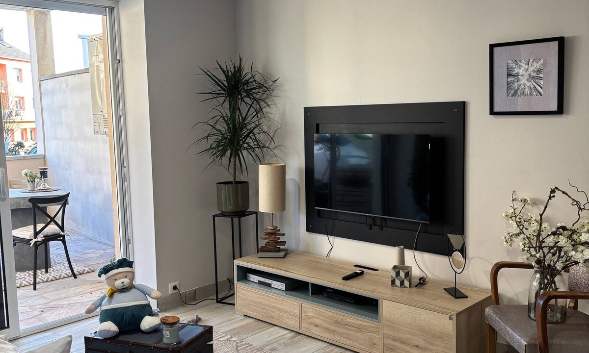 Freyming-Merlebach Apartment | Apartment "Calina" with Private Terrace, Wi-Fi and Air Conditioning