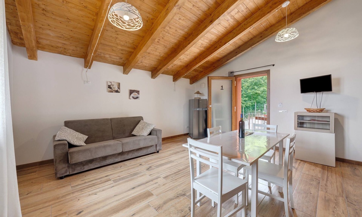 Zignago Apartment | Apartment 'Camera 1' with Mountain View, Private Terrace and Wi-Fi