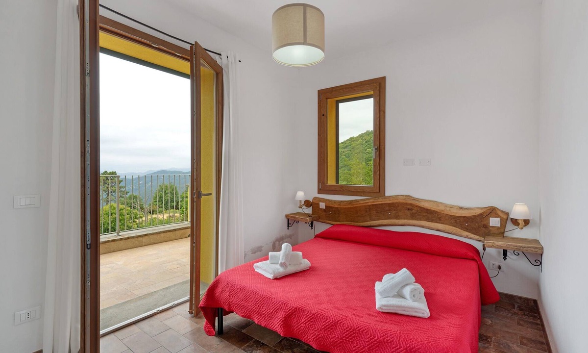 Zignago Apartment | Apartment 'Camera 2' with Mountain View, Private Terrace and Wi-Fi