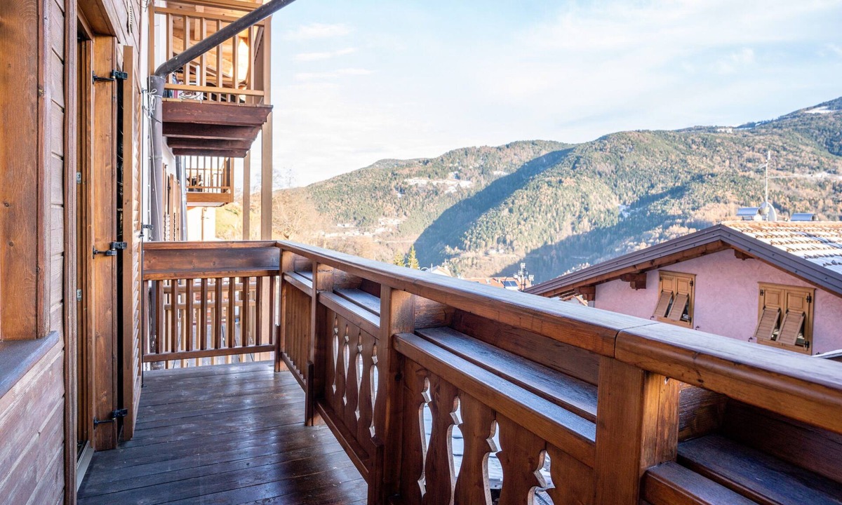 Grauno House | Apartment 'Casa Al Portico Val Di Cembra' with Mountain View and Balcony