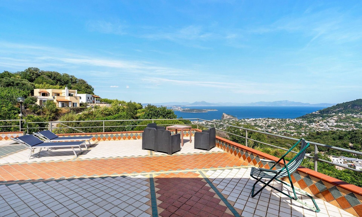 Fiaiano Apartment | Apartment 'Casa Grande Con Terrazza Vista Mare' with Sea View, Private Terrace and Wi-Fi