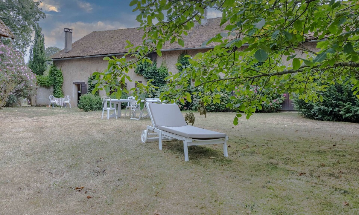 Saint-Pierre-d'Eyraud Apartment | Apartment 'Charmant Appartement Dordogne' with Shared Garden and Wi-Fi