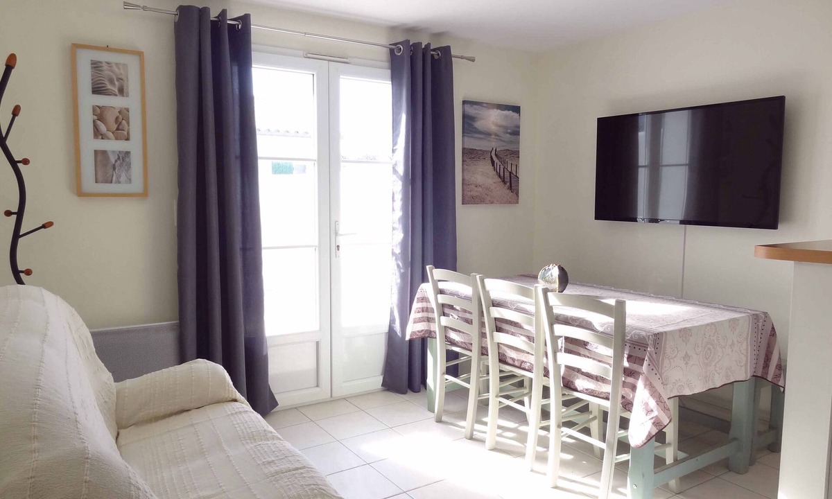 La Couarde-sur-Mer Apartment | Apartment Colombelle with terace