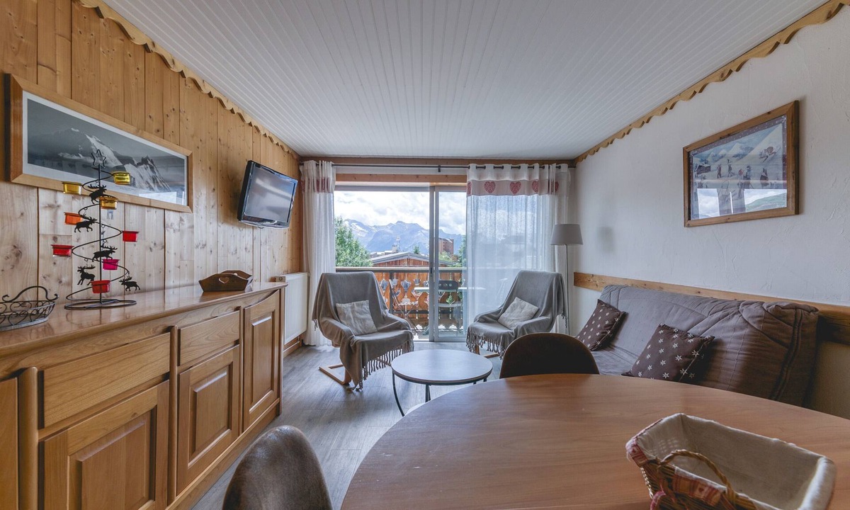 Jeux Apartment | Apartment 'Crocus 6' with Balcony and Wi-Fi