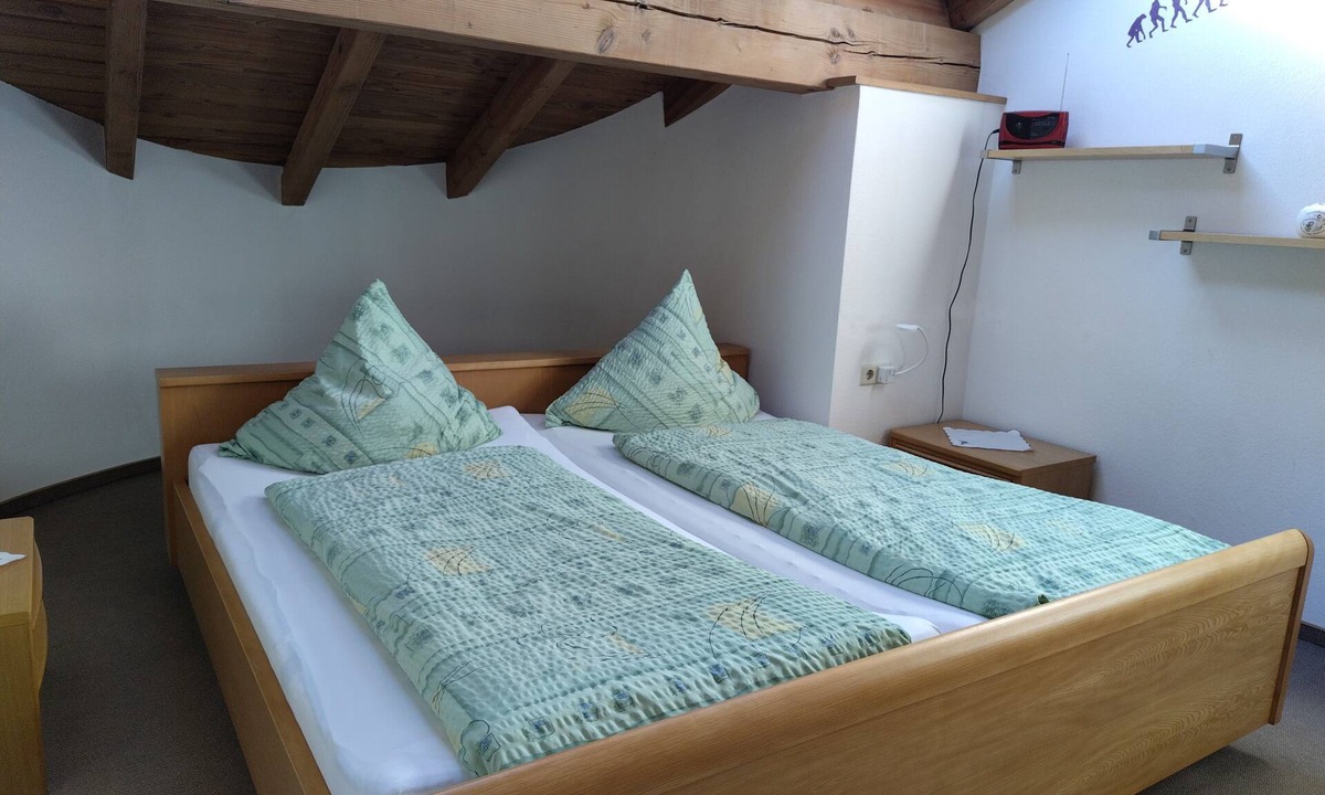 Lonsee Apartment | Apartment 'D' with Shared Garden, Balcony and Wi-Fi