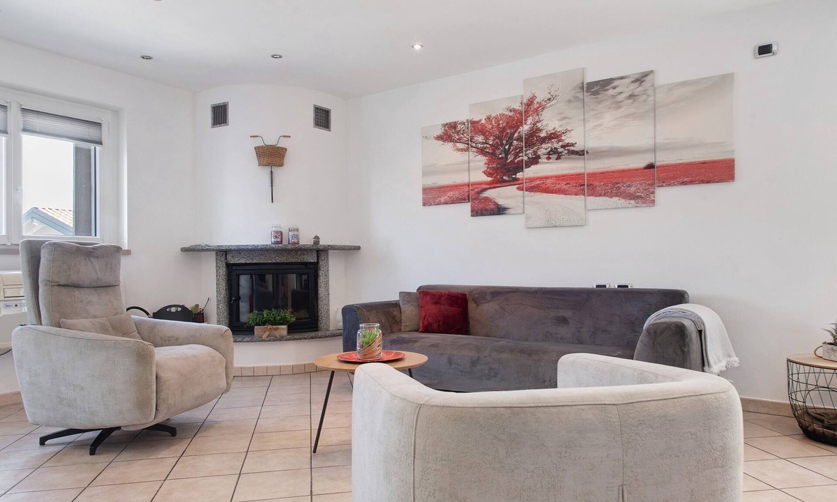 Arcisate Apartment | Apartment 'Da Pablo' with Mountain View, Wi-Fi and Air Conditioning
