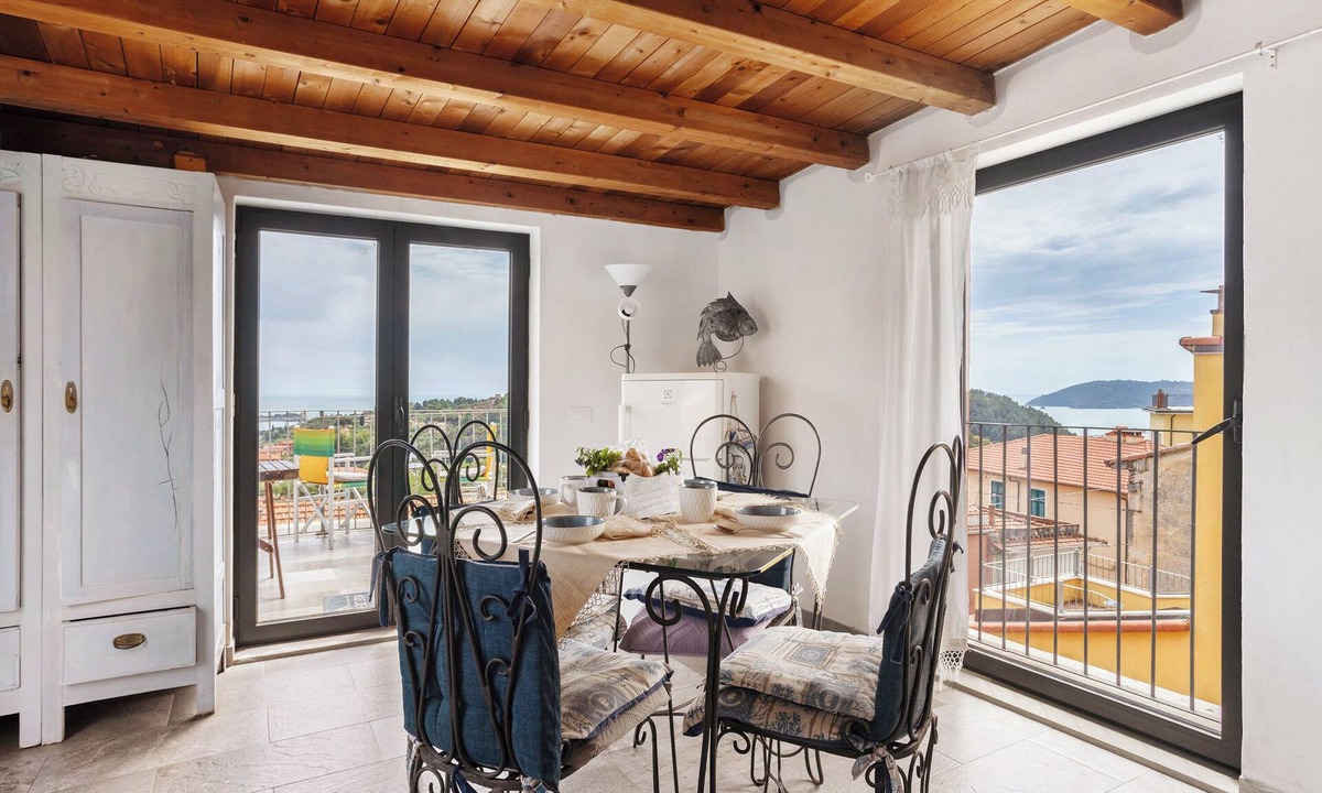 Pitelli Apartment | Apartment 'Da Rita- Tra Lerici E Le 5 Terre' with Village View, Private Terrace and Wi-Fi