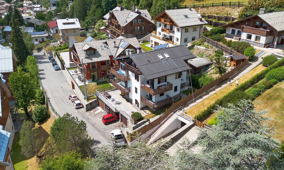 Bormio Apartment | Apartment "Da Sergio" with Mountain View, Garden & Wi-Fi