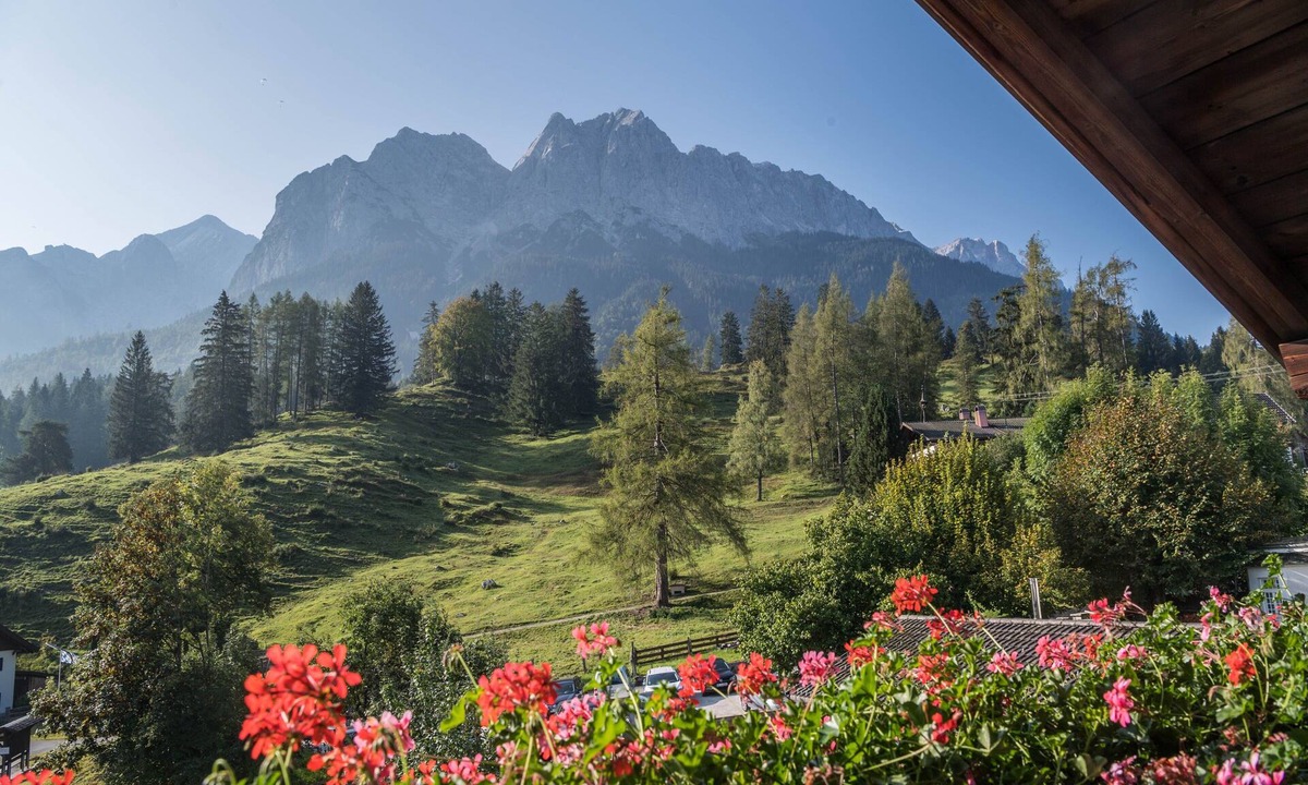 Obergrainau Apartment | Apartment Daniel with Balcony, Mountain View & Wi-Fi