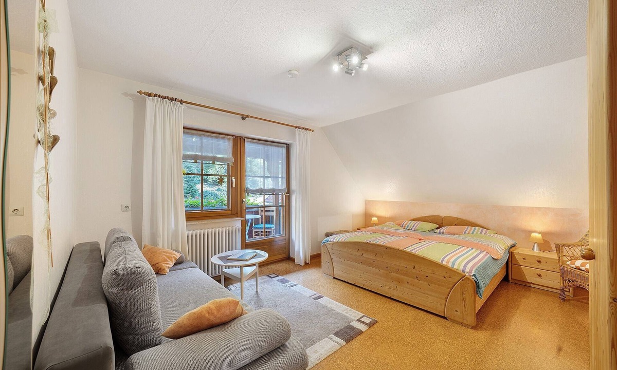 Haslach im Kinzigtal Apartment | Apartment 'Hirschblick' with Mountain View, Shared Terrace and Wi-Fi