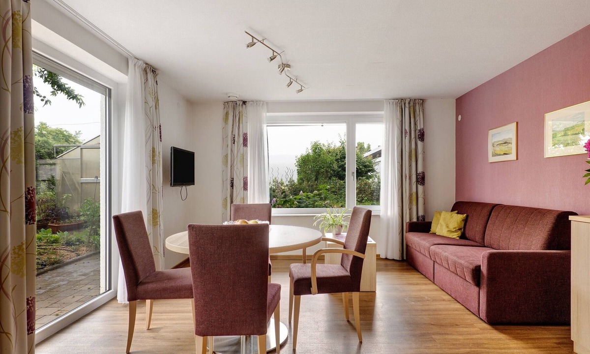 Gundelbach Apartment | Apartment 'Burgunder' with Private Terrace, Kitchenette and Wi-Fi