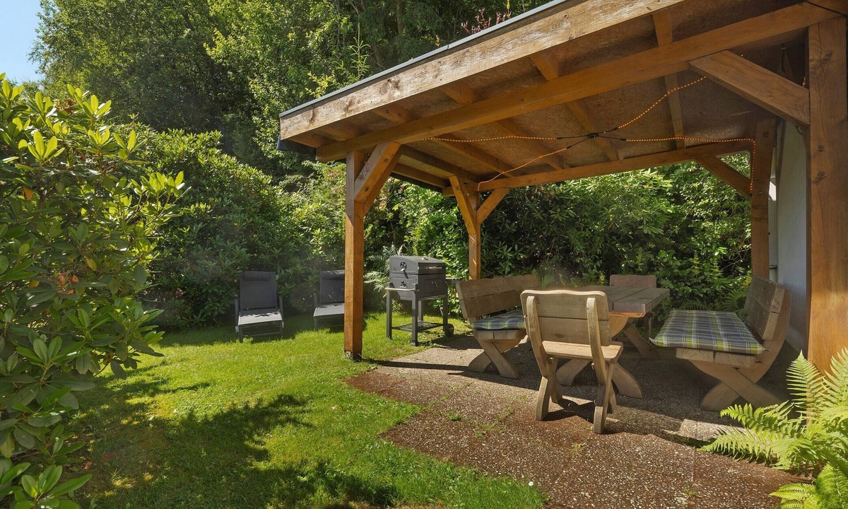 Schmallenberg Apartment | Apartment 'Demberg' with Mountain View, Private Terrace and Wi-Fi