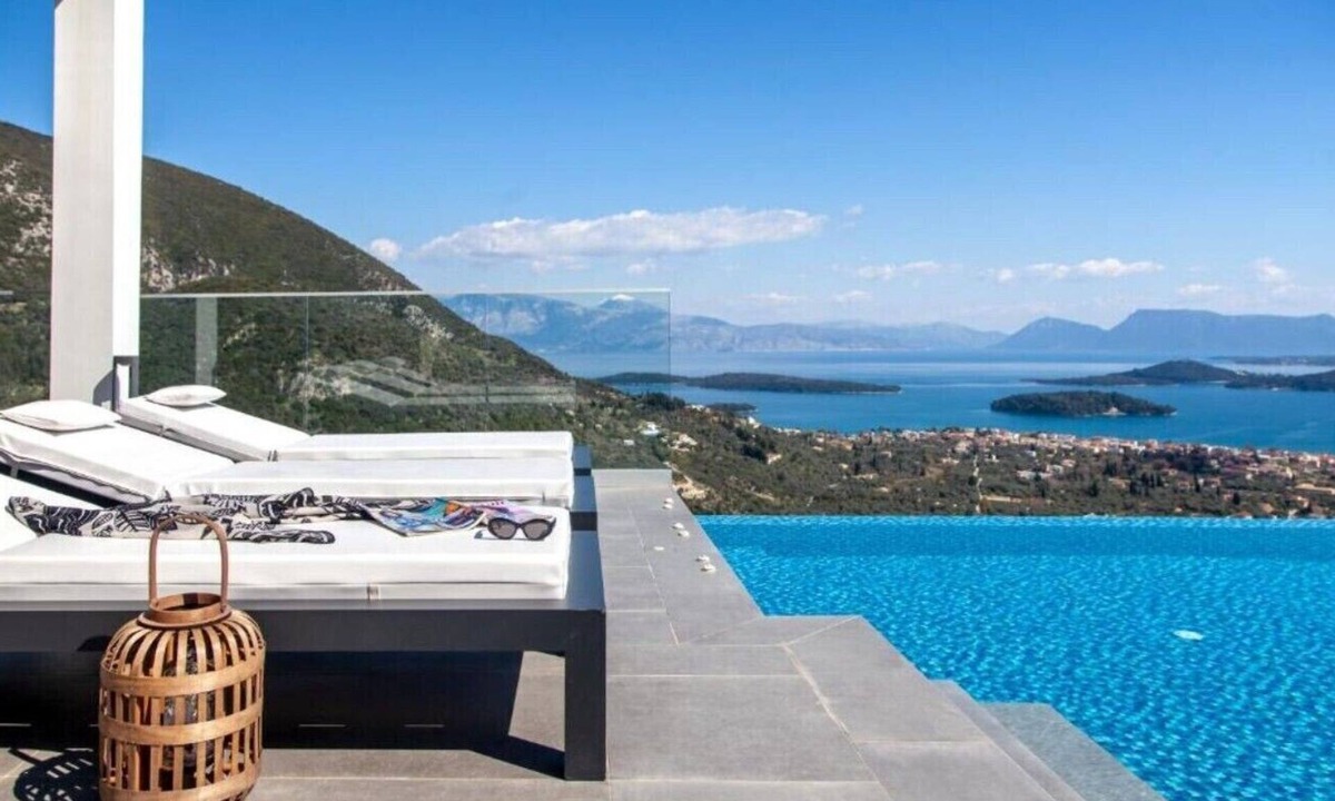 Nidri Apartment | Apartment "Desun Suites Golden" with Shared Pool, Sea View and Wi-Fi