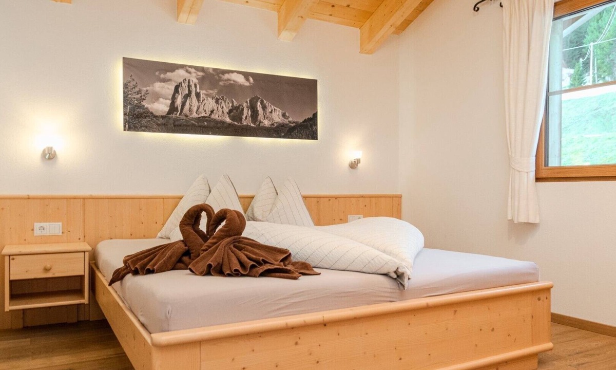 Villandro Apartment | Apartment 'Dolomiten' with Mountain View, Shared Garden and Wi-Fi