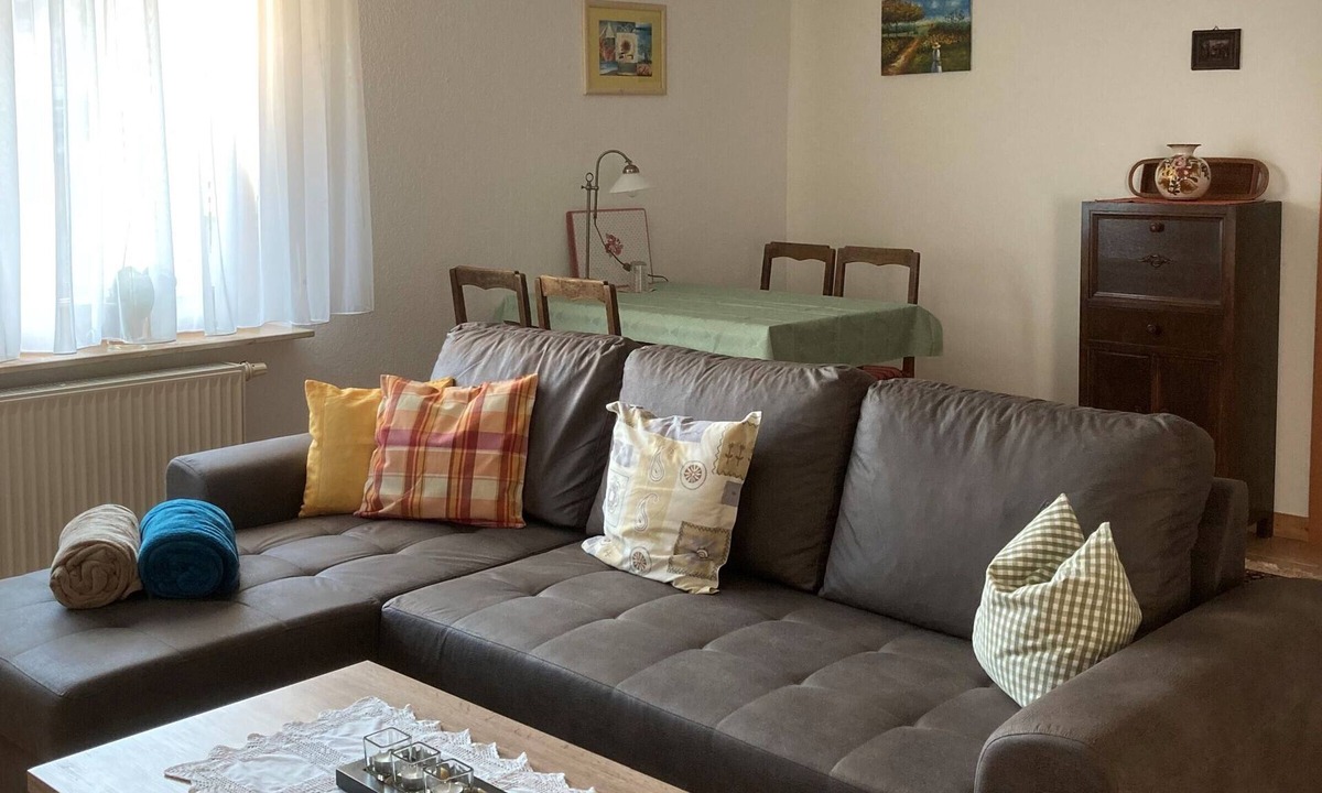 Glems Apartment | Apartment 'Erdgeschoss' with Mountain View, Shared Terrace and Wi-Fi