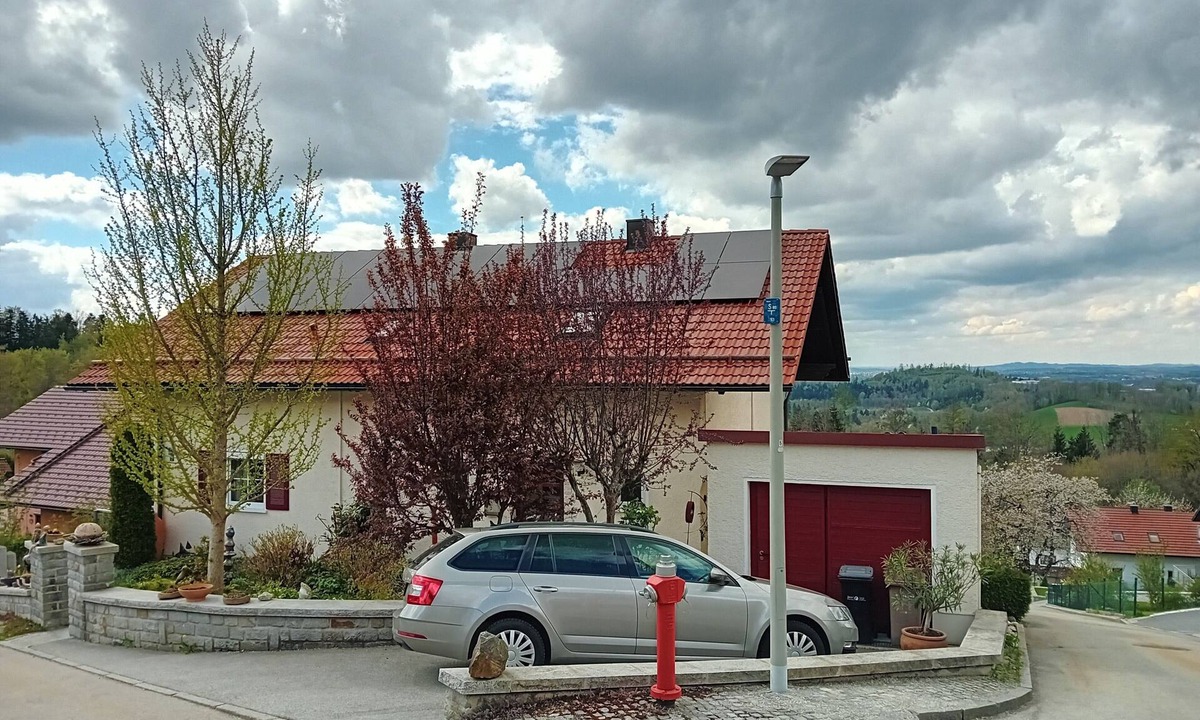 Hauzenberg Apartment | Apartment 'Familie Graml' with Stunning Views, Large Garden with BBQ and Swing