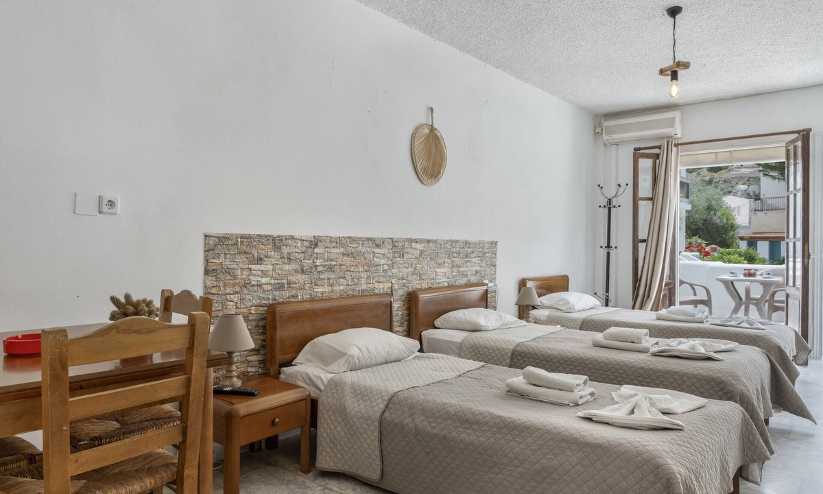 Pothia Apartment | Apartment 'Family Room No 2' with Mountain View, Wi-Fi and Air Conditioning