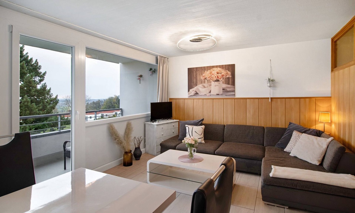 Markdorf Apartment | Apartment 'Ferienwohnung Alpensicht' with Lake View, Shared Garden and Wi-Fi