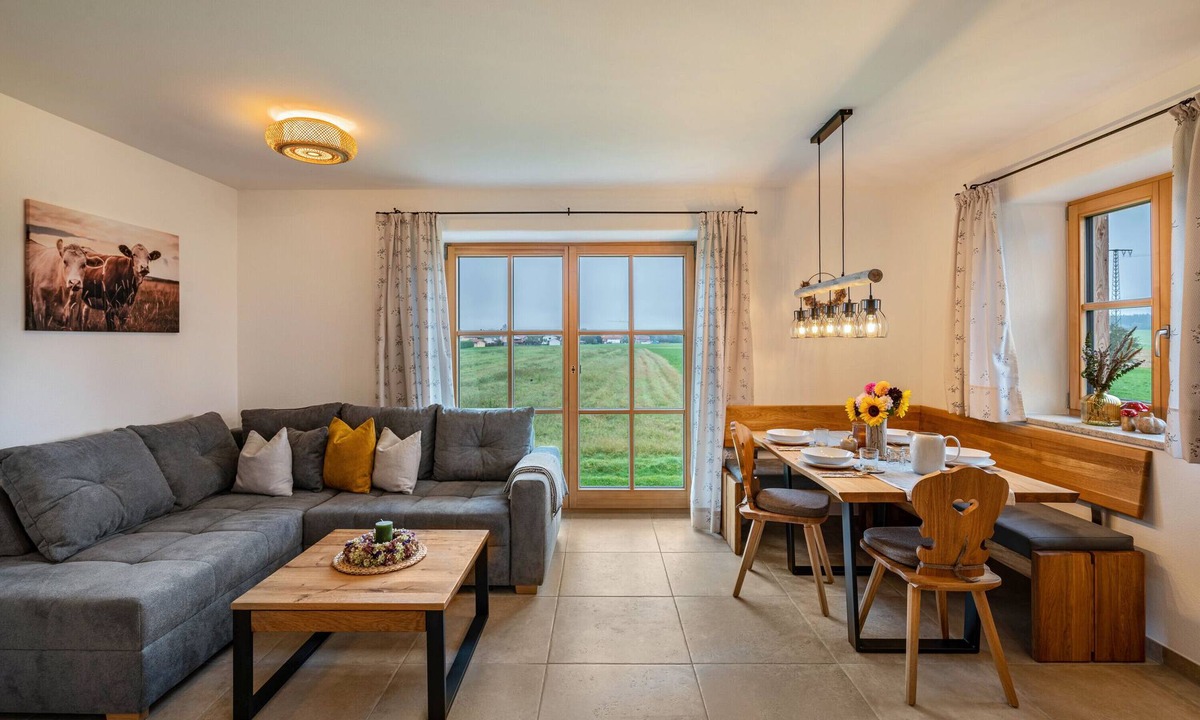 Schechen Apartment | Apartment 'Ferienwohnung Eberlhof' with Mountain View, Shared Garden and Wi-Fi