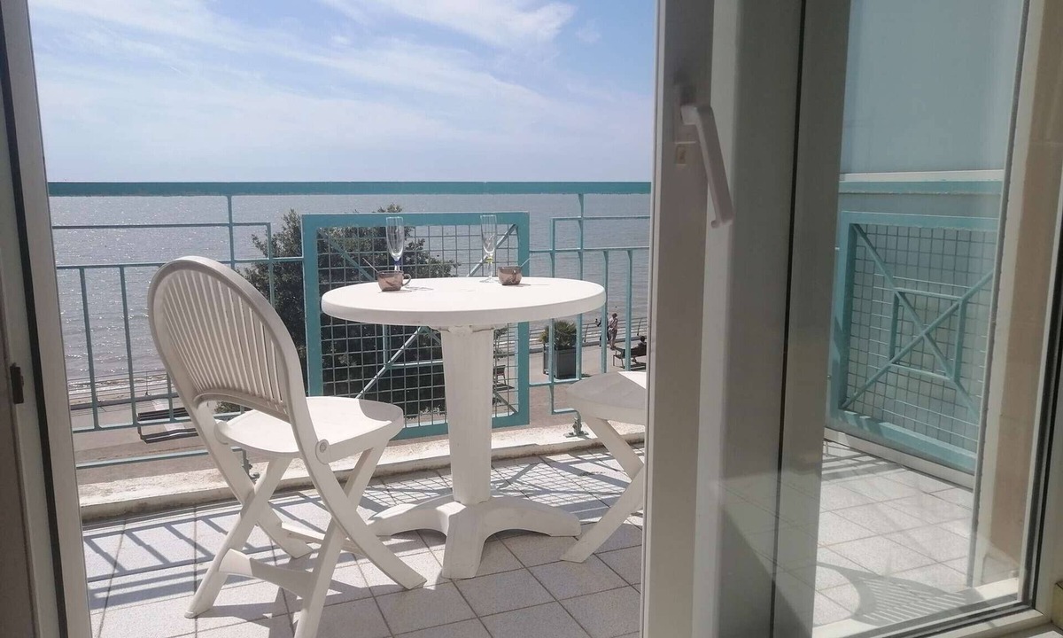 Fouras Apartment | Apartment Fouras, studio flat, 2 persons