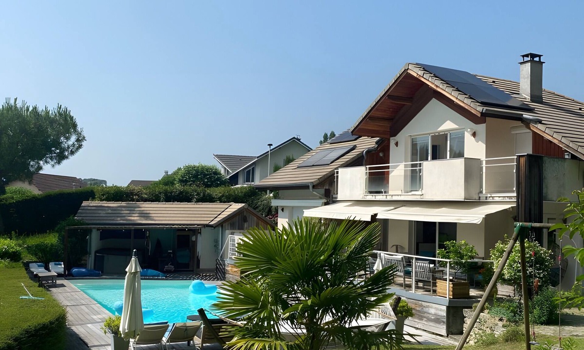 Brison-Saint-Innocent Apartment | Apartment 'In the Heart of the Riviera des Alpes' with Lake View, Shared Pool and Wi-Fi