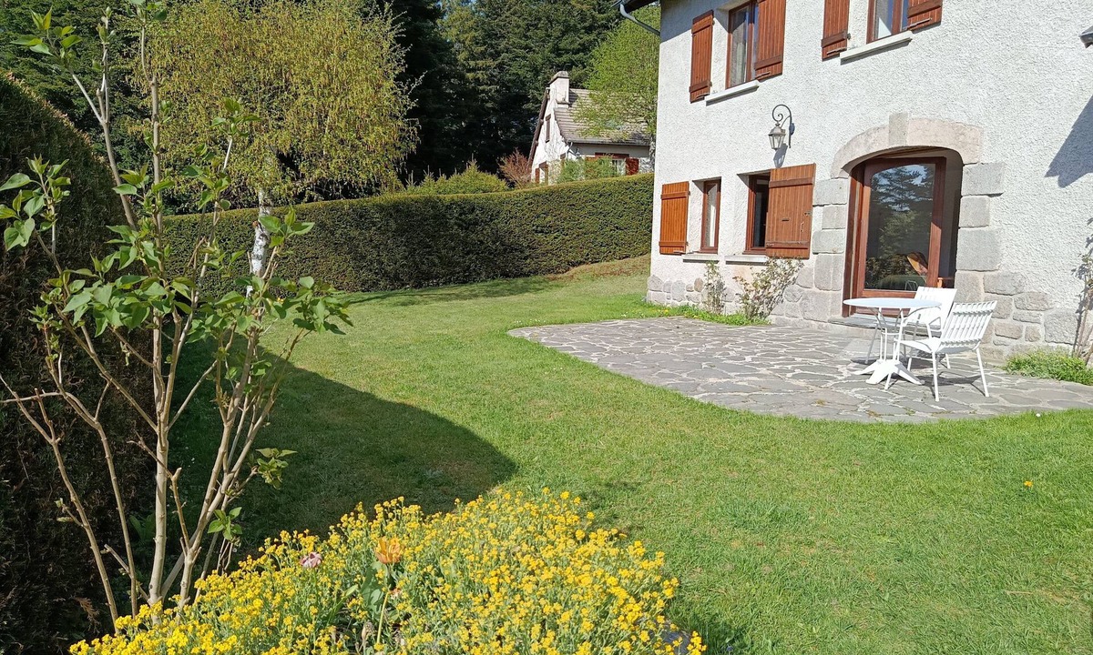 Le Chambon-sur-Lignon Apartment | Apartment with terrace. 15 minutes from the town center, in a quiet, green setting.