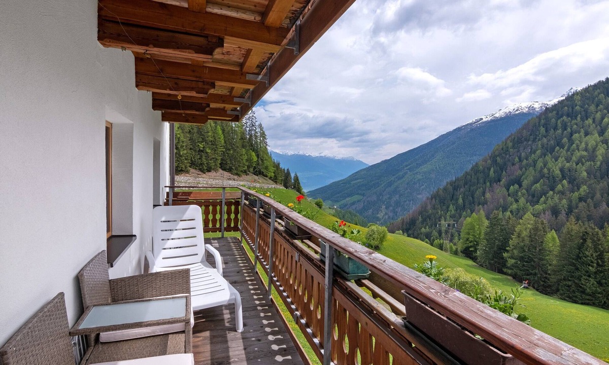 Stelvio Apartment | Apartment 'Fragges Spuldra' with Mountain View, Balcony and Wi-Fi