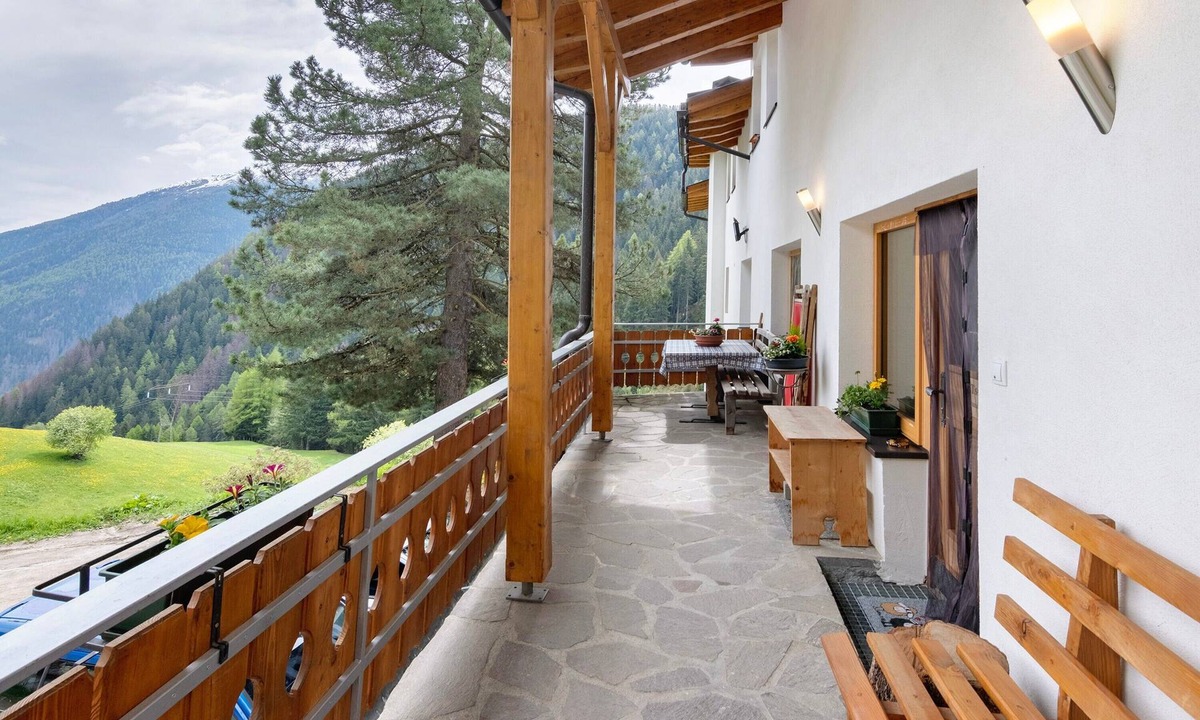 Stelvio Apartment | Apartment “Fragges Tscheppa” with Mountain View, Private Terrace and Wi-Fi