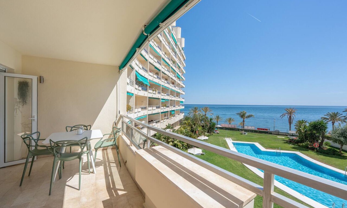 Marbella Seafront Promenade Apartment | Apartment 'Front Line Beach 2 Bedr' with Sea View, Wi-Fi and Air Conditioning