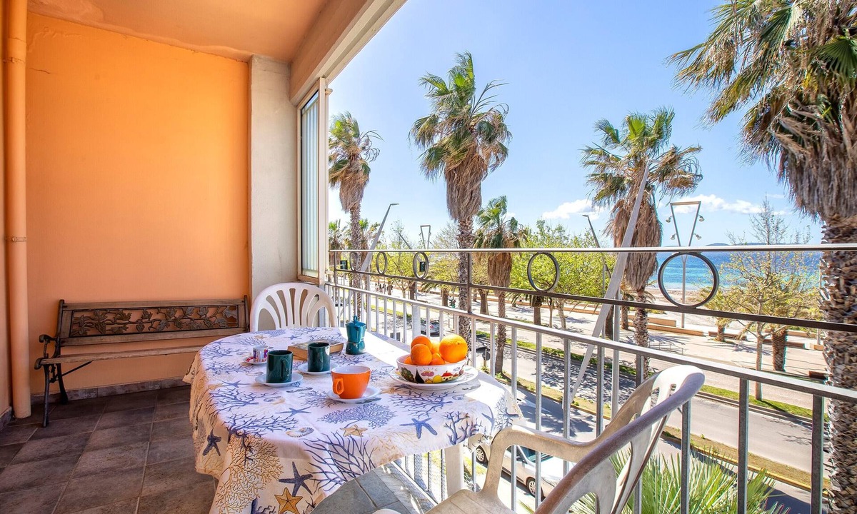 Pivarada Apartment | Apartment "Giallo Celeste" with Sea View, Balcony & Wi-Fi
