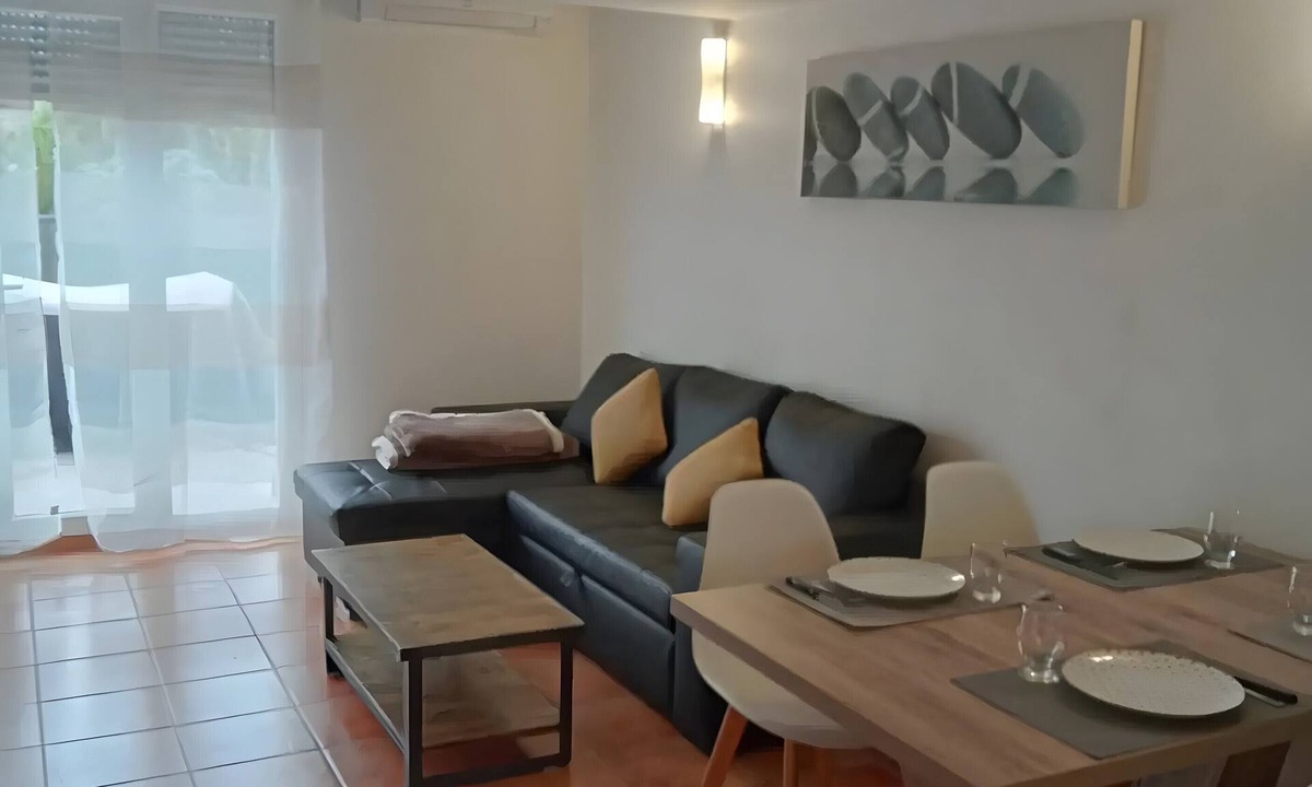 Toulouse Left Bank Apartment | Apartment 'Grand T2 tout confort' with Private Terrace, Wi-Fi and Air Conditioning