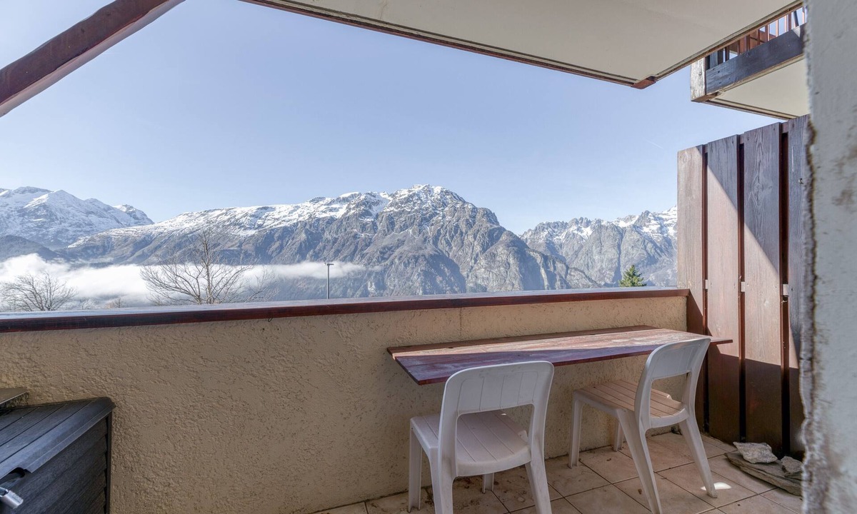 Villard-Reculas Apartment | Apartment 'Granges 8 - Bel Appt 4p Au Pied Des' with Mountain View and Balcony