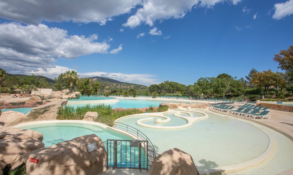 Les Restanques Apartment | Apartment 'Grimaud 4 Personnes Clim Vue Mer' with Sea View, Private Terrace and Air Conditioning