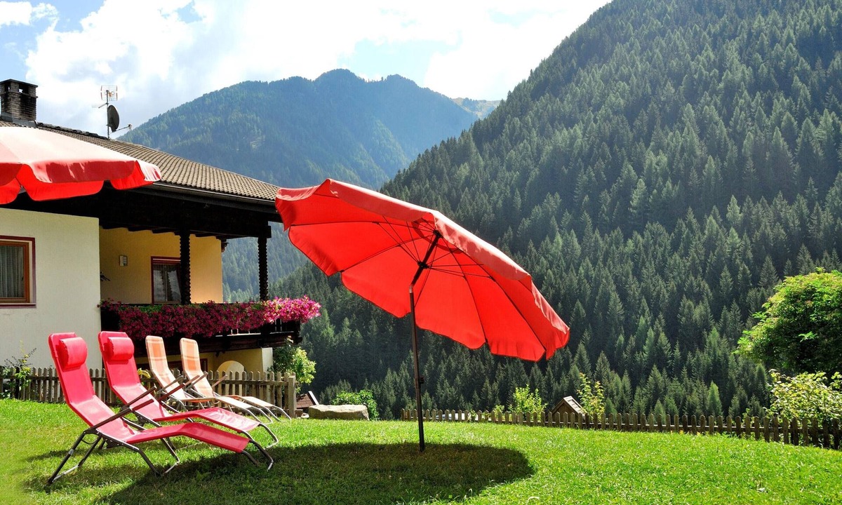 Racines Apartment | Apartment "Heiserhof - Birke" with Mountain View, Balcony & Wi-Fi