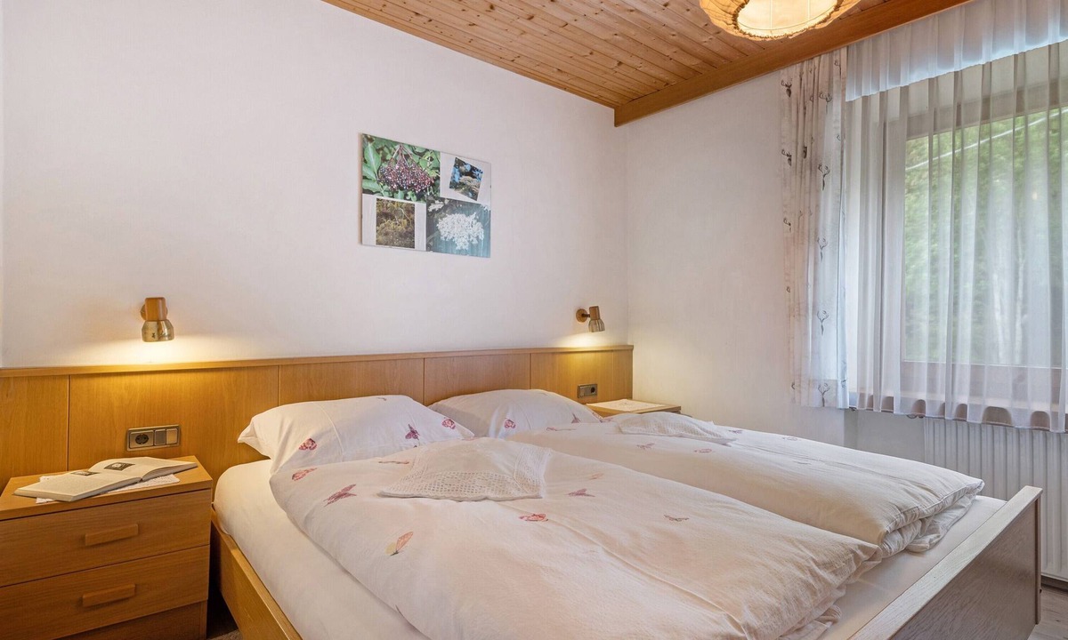 Feldthurns Apartment | Apartment 'Holunder' with Shared Terrace and Wi-Fi