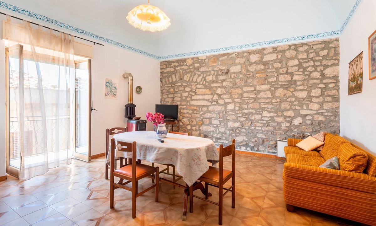 Prizzi Apartment | Apartment 'Il Baglio Antico' with Mountain View, Terrace & Wi-Fi