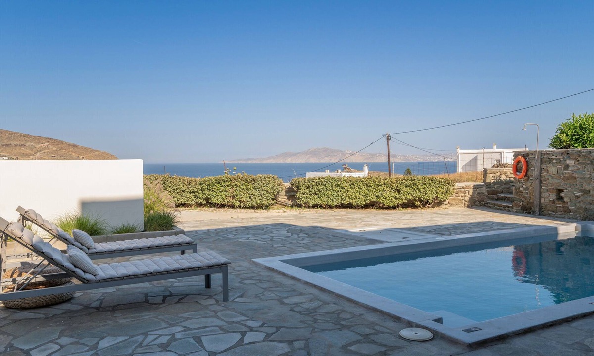 Agios Ioannis House | Apartment In A Hotel 'Anemos Suite with Private Pool' with Sea View, Wi-Fi and Air Conditioning