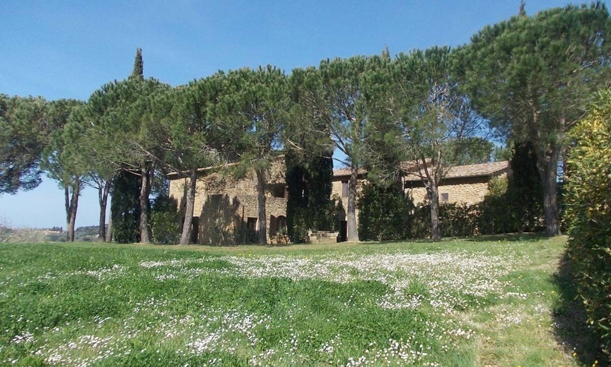 Casale Marittimo Apartment | Apartment in a country house on a hill overlooking the sea with a large park and swimming pool