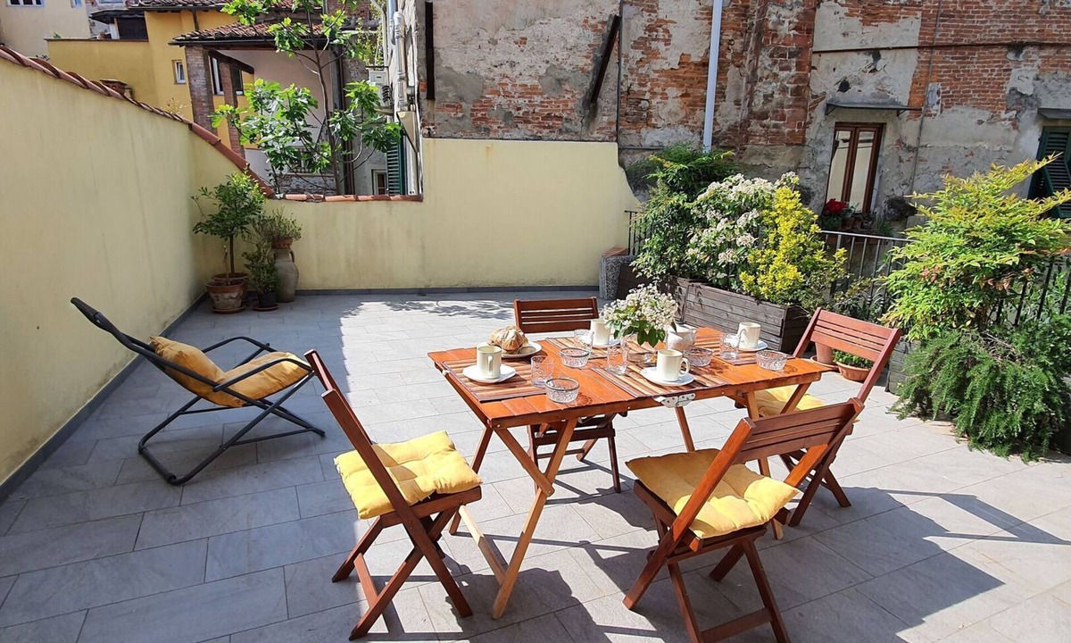 Lucca Historical Center Apartment | Apartment in Lucca with 2 bedrooms sleeps 6