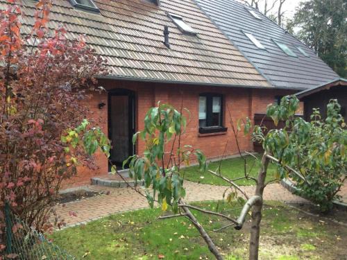 Neustrelitz Apartment | Apartment in Neustrelitz mit Garten und Grill by Interhome