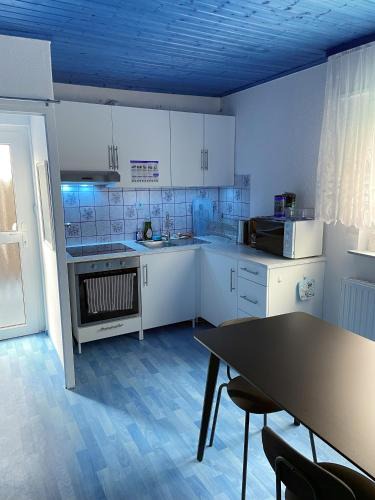 Riegelsberg Apartment | Apartment Klein - alles drin in 45qm, Platz für bis zu 4 Personen plus Hund, egal ob Familie, Kollegen oder Freunde