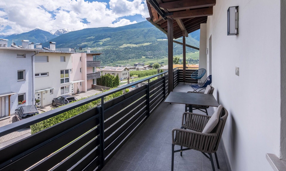Silandro Apartment | Apartment 'Kortscherhof Apt Typ 3' with Mountain View, Shared Garden and Wi-Fi