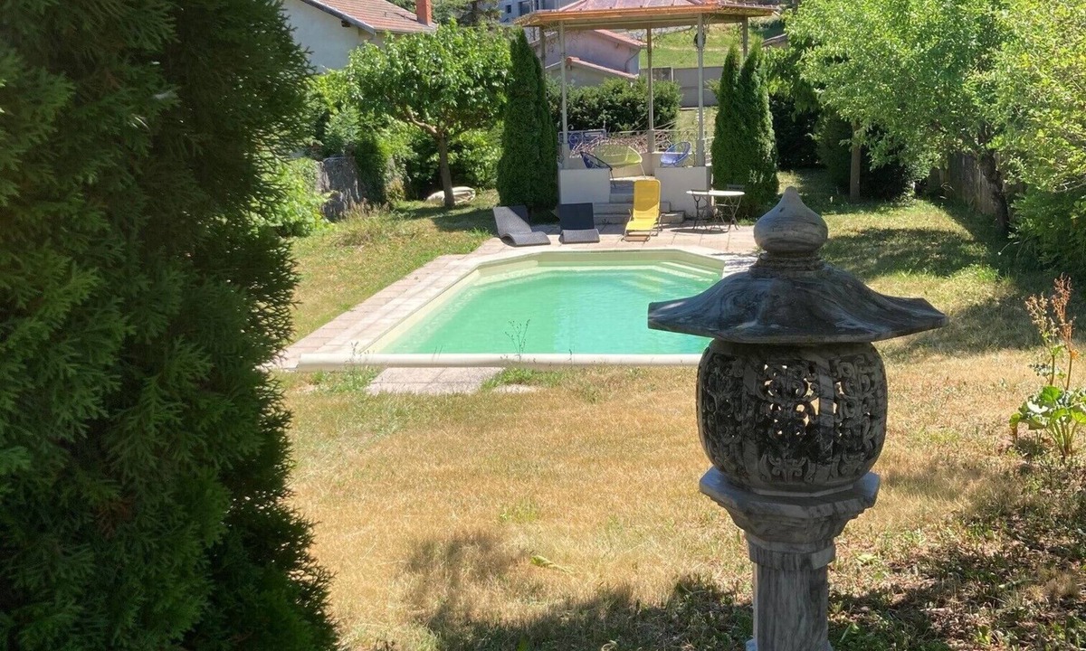 Espaly-Saint-Marcel Apartment | Apartment 'Le Kiosque De Compostelle' with Shared Pool, Private Garden and Wi-Fi