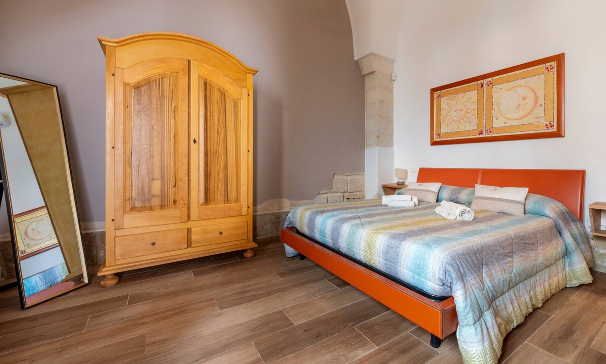 Melendugno Apartment | Apartment 'La Dimora Di Marco - Sole E Luna' with Shared Terrace, Wi-Fi and Air Conditioning