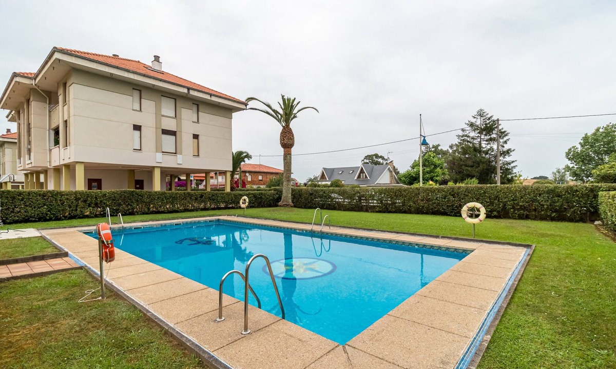 Suances Apartment | Apartment 'La Ribera' with Mountain Views, Shared Pool, and Wi-Fi