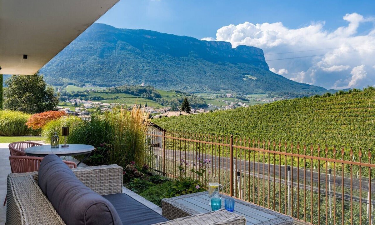 St. Michael/San Michele Apartment | Apartment 'Landhaus Antonius Loft Suite Vitus' with Mountain View, Wi-Fi and Air Conditioning