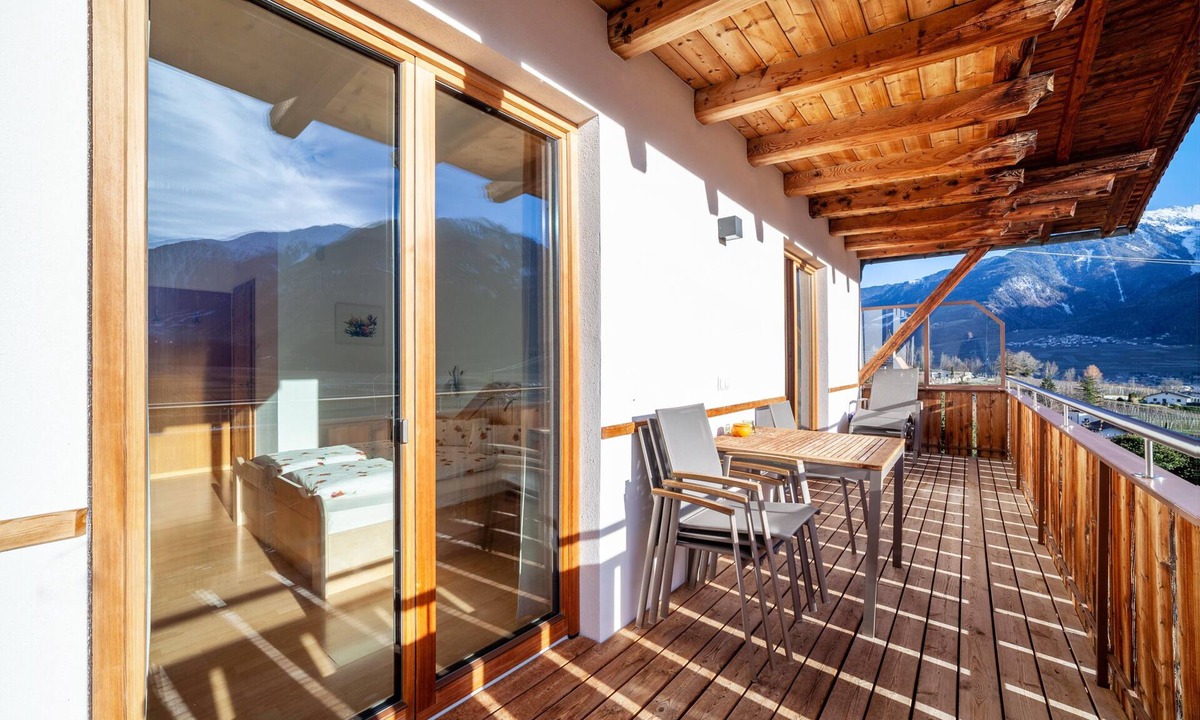 Laces Apartment | Apartment "Langstein Rose" with Mountain View, Balcony and Wi-Fi